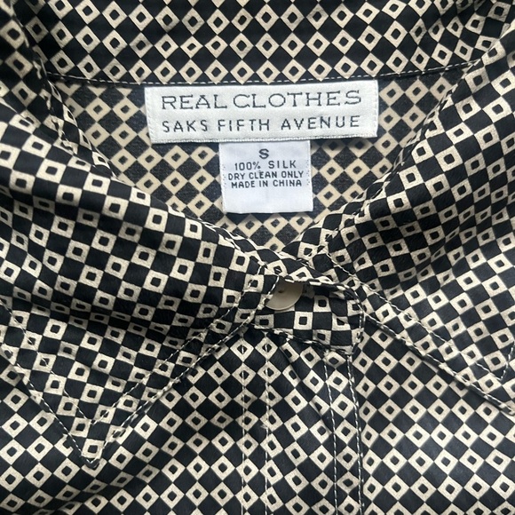 Real Clothes Black Cream 100% Silk Long Sleeve Diamond Print Button Up Size S - Picture 2 of 6